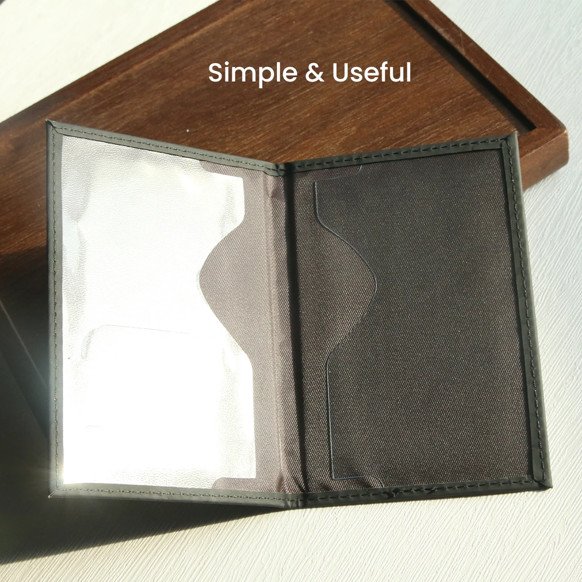Slim Passport Holder Cove Map  - Car Accessories Must Have recensione e prezzo